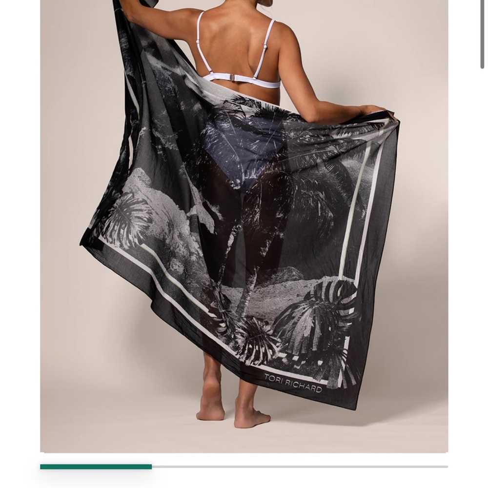 Tori Richard Black and White Waimea Canyon Pareo Beach Wrap